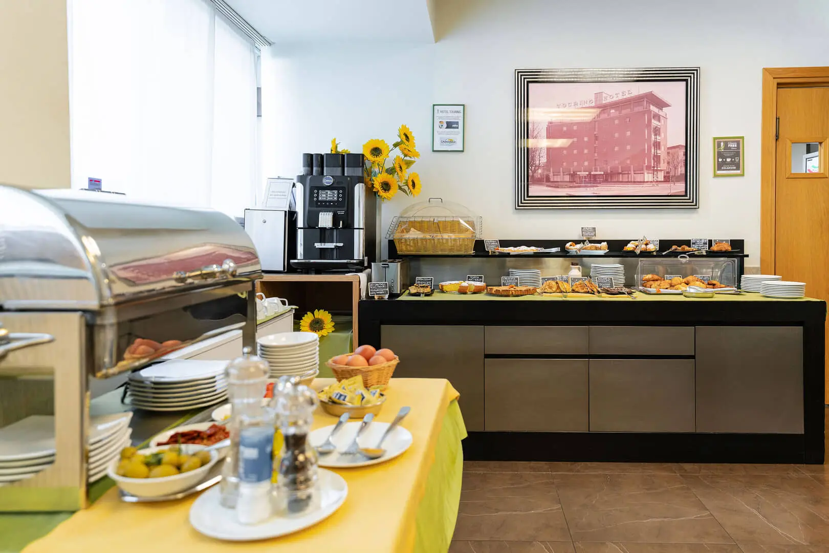 Buffet colazione ricco e invitante